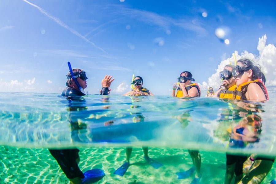 Vive la increíble experiencia de Conducir tu Propia Lancha Rápida y Hacer Snorkel en Cancún